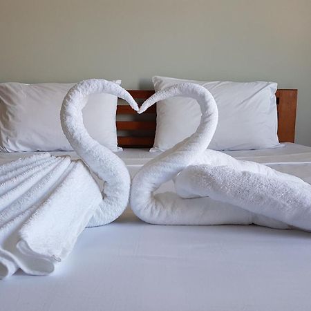 Two Moons Resort Kampot Buitenkant foto