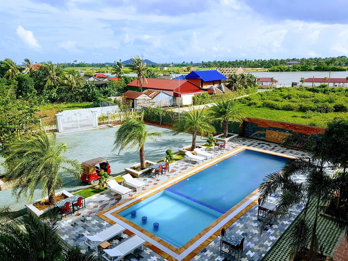 Two Moons Resort Kampot Buitenkant foto