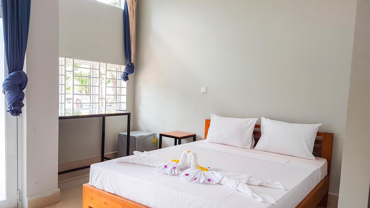 Two Moons Resort Kampot Buitenkant foto