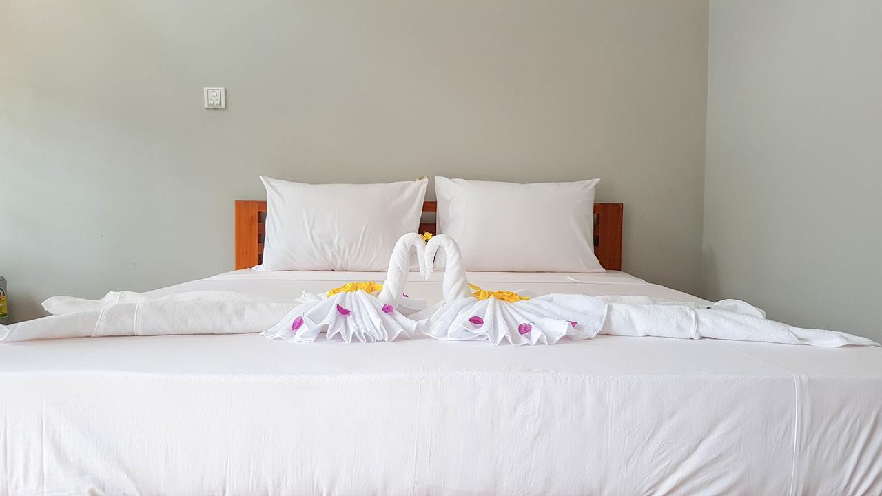 Two Moons Resort Kampot Buitenkant foto