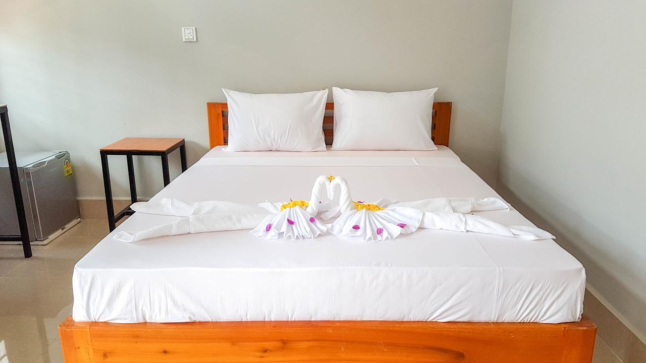Two Moons Resort Kampot Buitenkant foto