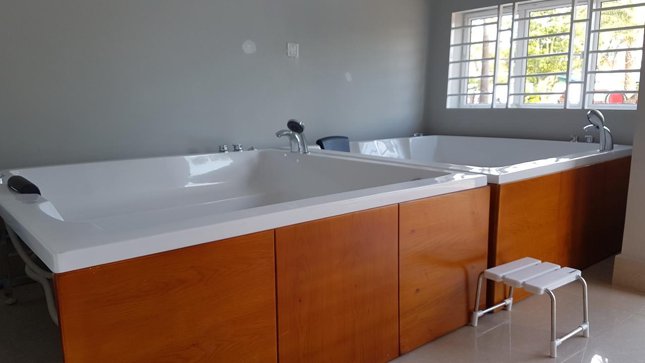 Two Moons Resort Kampot Buitenkant foto