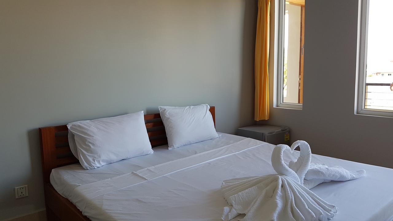 Two Moons Resort Kampot Buitenkant foto