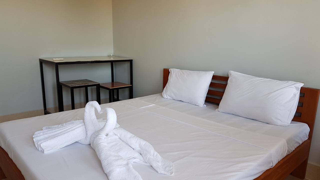 Two Moons Resort Kampot Buitenkant foto